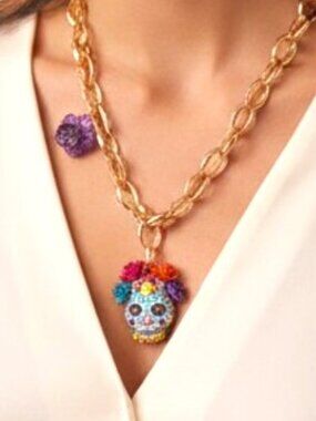 Betsey Johnson Día de los Muertos Faux‎ Stone Sugar Skull Pendant